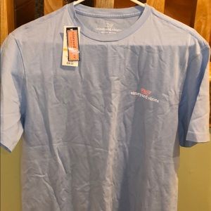 NEW vineyard vines tee